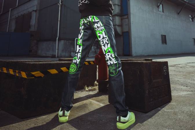 evisu daicock mustriga tikandiga porgandi-fit teksad #2017 Razer RF2D192 üks värv kehakate