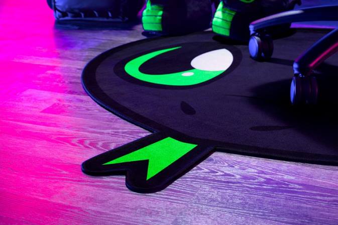sneki snek põrandavaip Razer RF2D142 üks värv mängutool