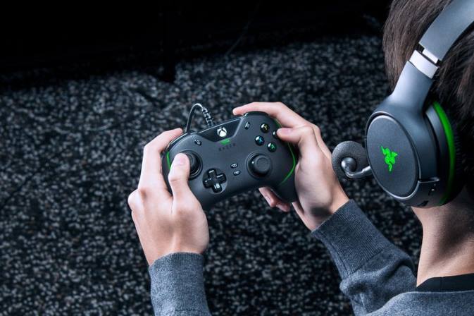 wolverine v2 Razer RF2D162 must konsool