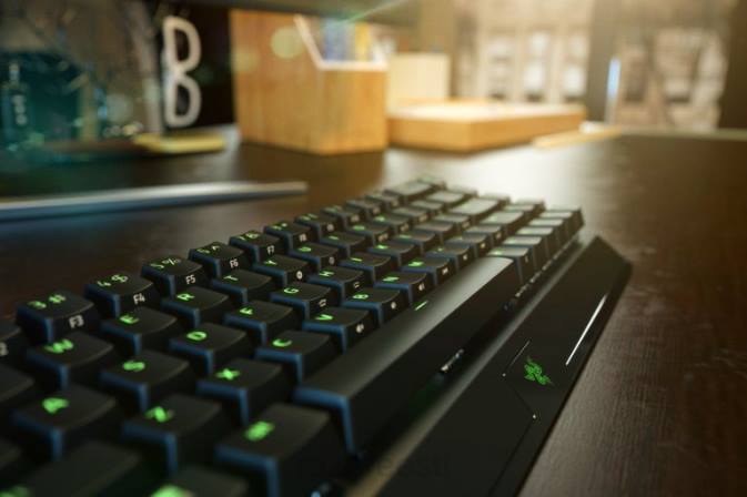 blackwidow v3 mini hyperspeed - kollane lüliti - meie Razer RF2D63 must klaviatuur