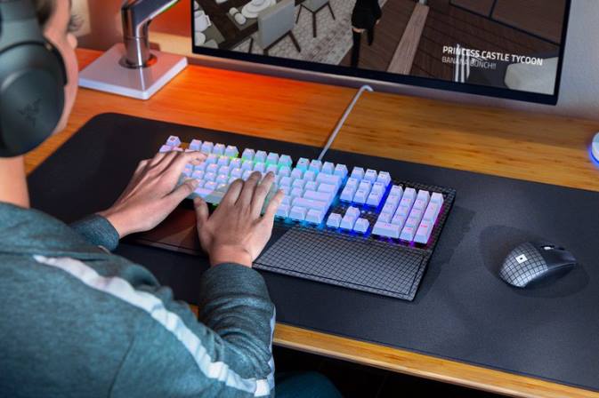 blackwidow v3 – roheline lüliti – meie – robloxi väljaanne Razer RF2D59 valge klaviatuur
