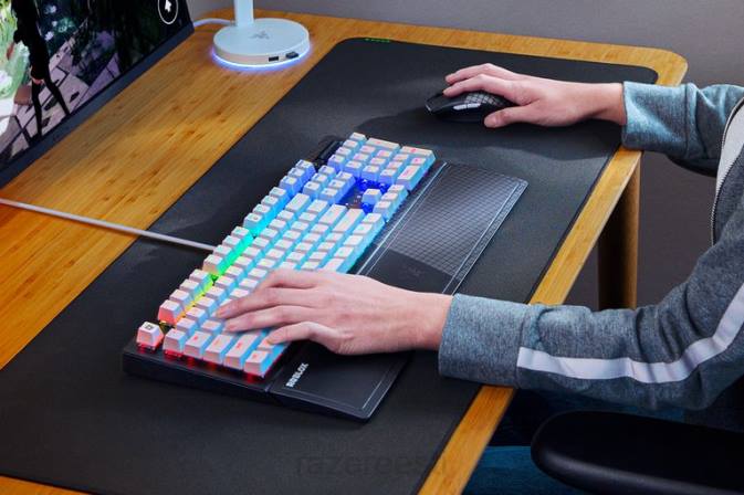 blackwidow v3 – roheline lüliti – meie – robloxi väljaanne Razer RF2D59 valge klaviatuur