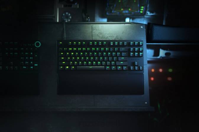 huntsman v2 tenkeyless - klõpsatav optiline lüliti - meie Razer RF2D71 must klaviatuur