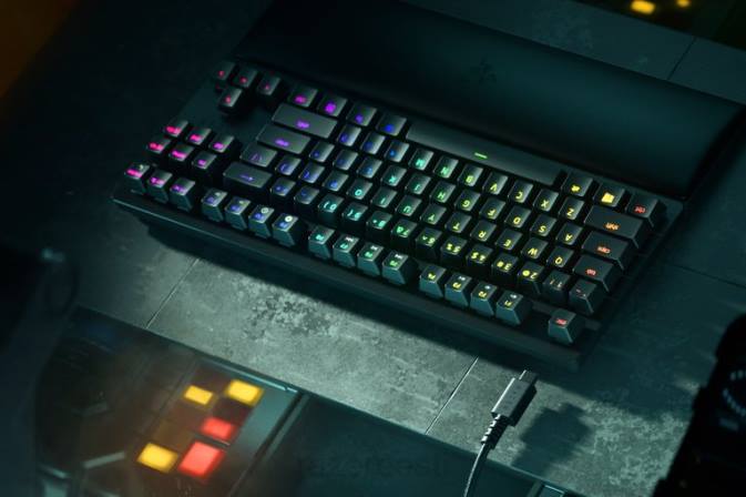 huntsman v2 tenkeyless - klõpsatav optiline lüliti - meie Razer RF2D71 must klaviatuur